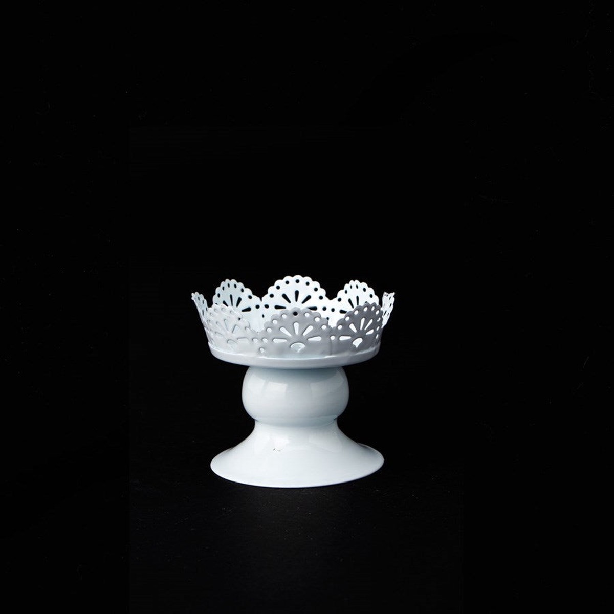 Mini Eyelet Treat Pedestal 2 7/8in – White